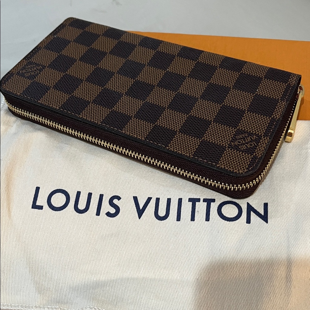 Louis Vuitton Brown Zippy Wallet